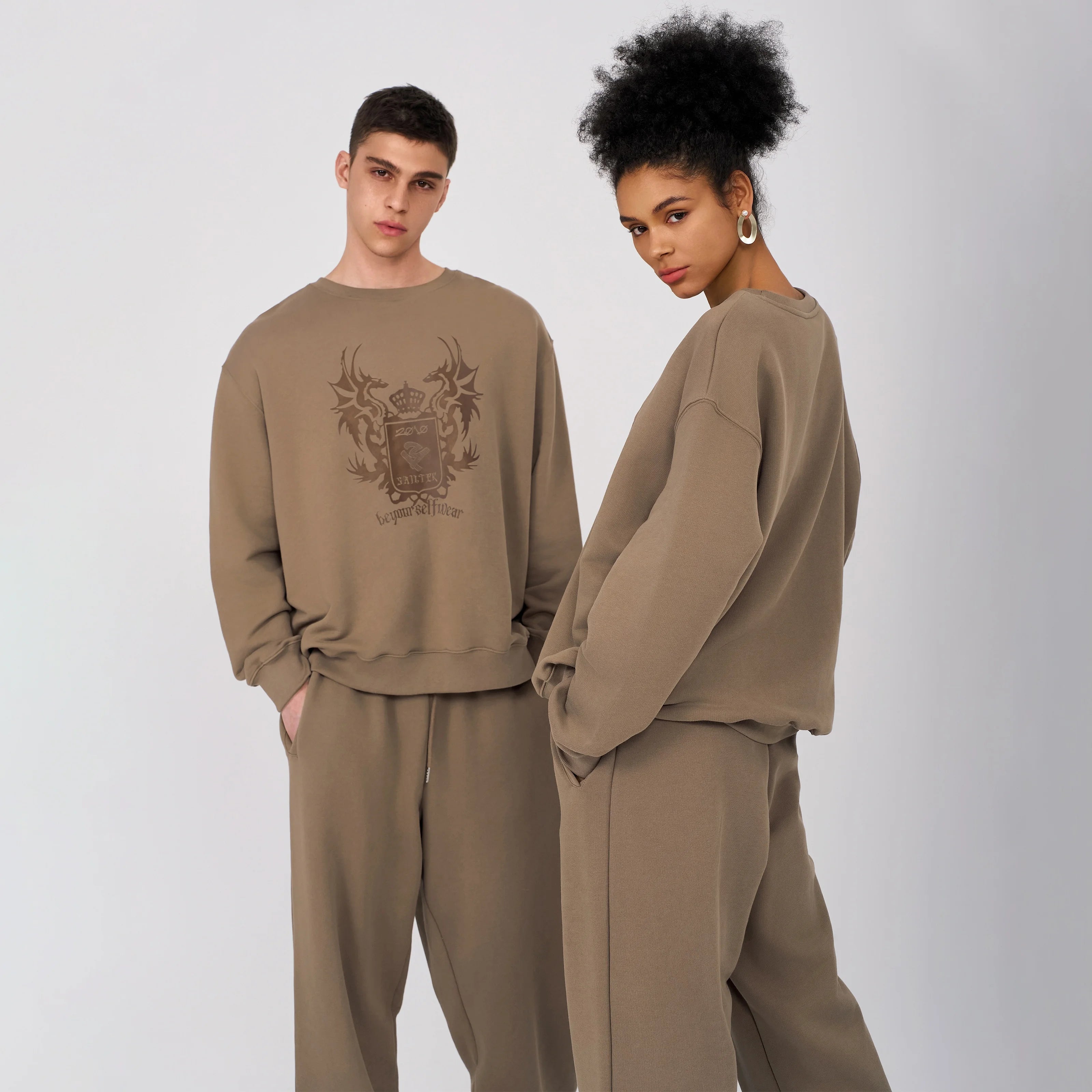 Custom logo Sweatsuits Sets 400 Gsm 100% Cotton Tracksuit Unisex Two Piece Sweatshirt and Sweatpants Set for Women and Men