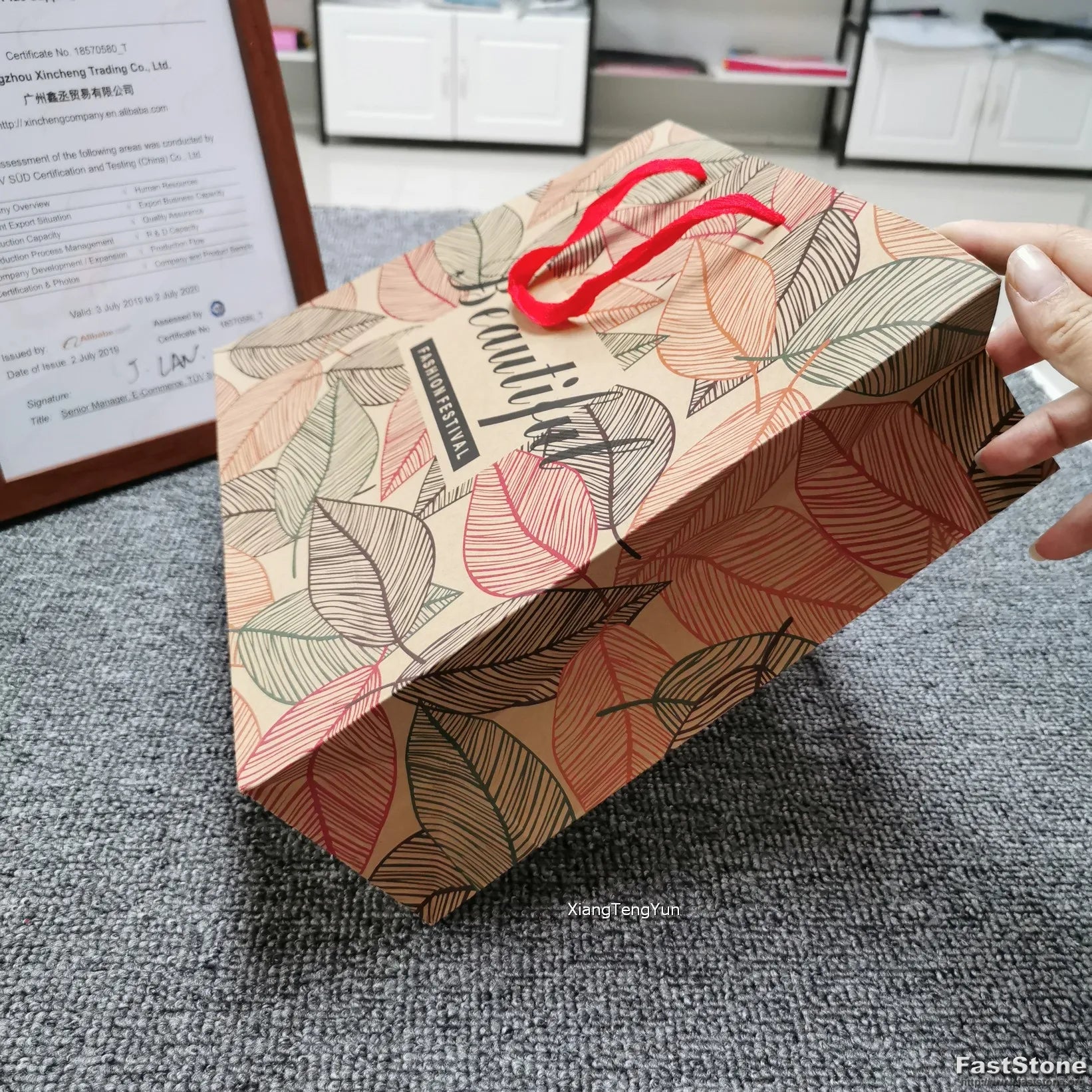 Personalized Durable Handle Ribbon Paper Shopping Bag with logo Dealer Shopping Paper Bag Shopping Bag Custom logo