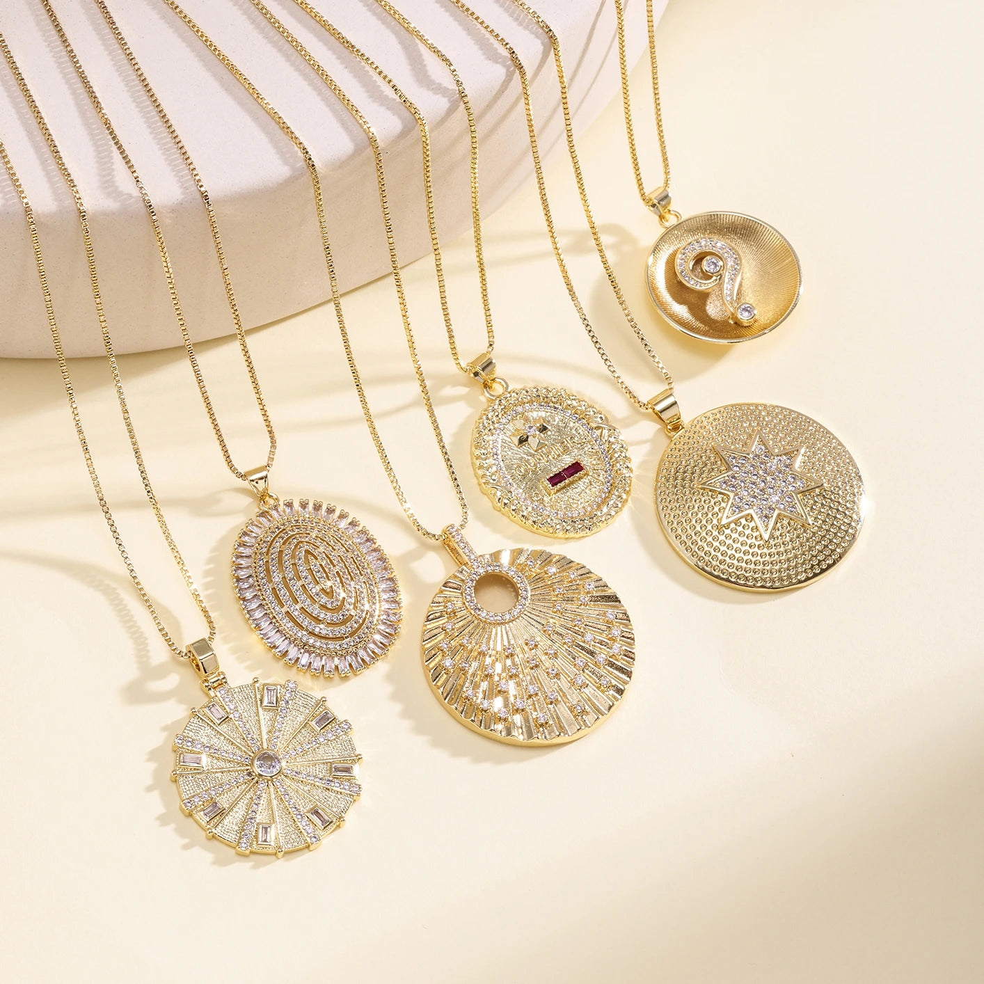 QIKU Gold Plated Circular Geometric Pendant Necklace Copper Zircon Iced Out Fashion Jewelry Trending Fancy Ladies Accessory