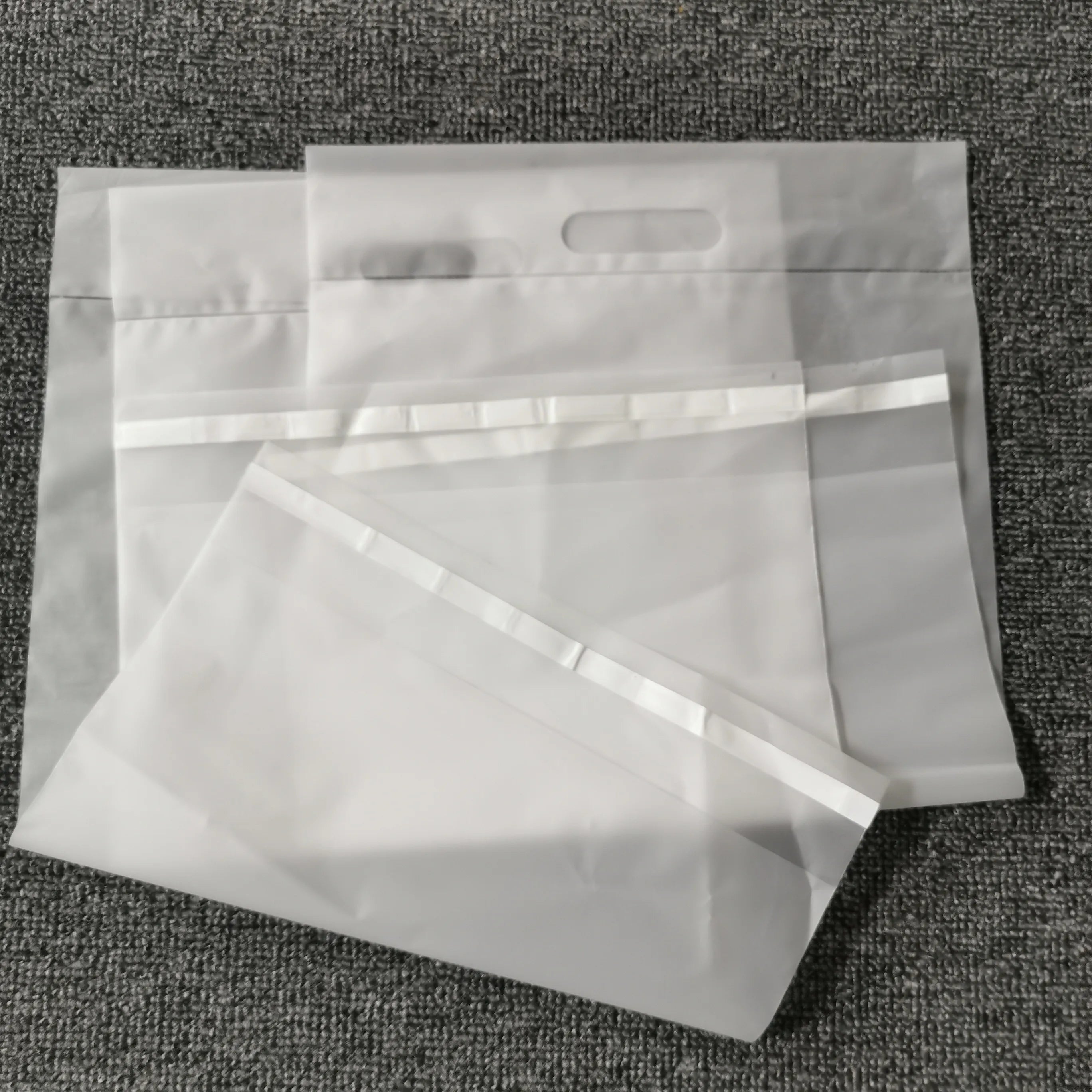 Recyclable Luxury Handle Shipping Bags Waterproof White Mailer Bag with Self-Adhesive for Clothes