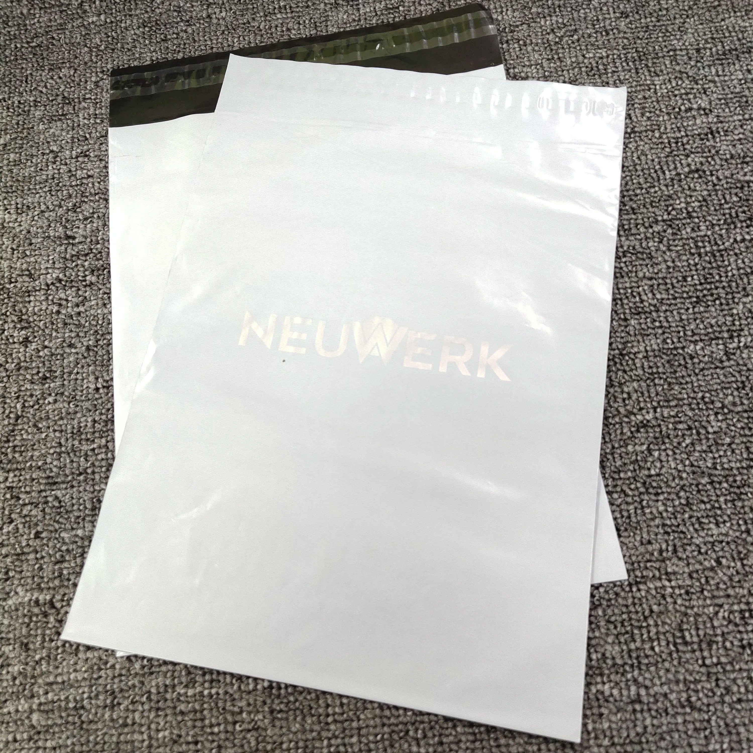 Wholesale Good Quality Reusable Handle Shipping Bags Waterproof White Mailer Bag with Self-Adhesive for Clothes