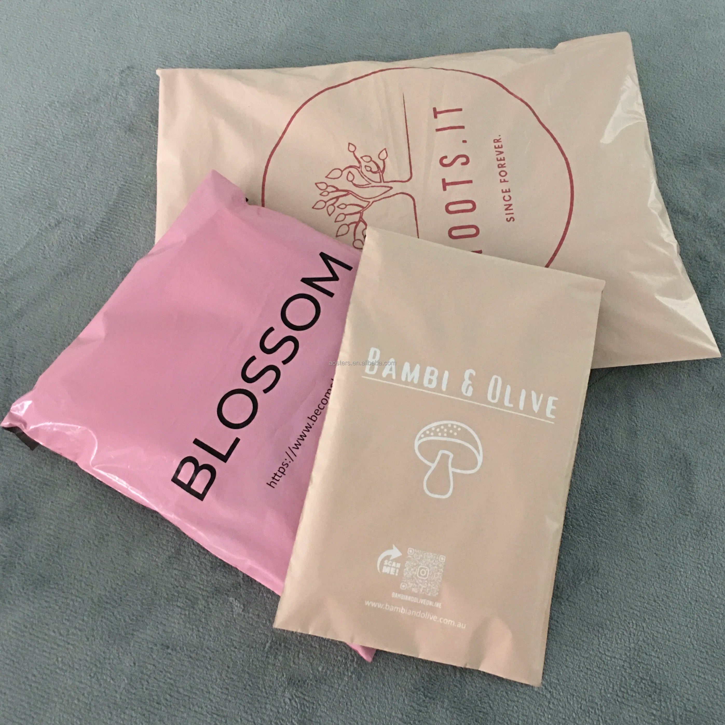 Dealer Eco-friendly Handle Shipping Bags Waterproof White Mailer Bag with Self-Adhesive for Clothes