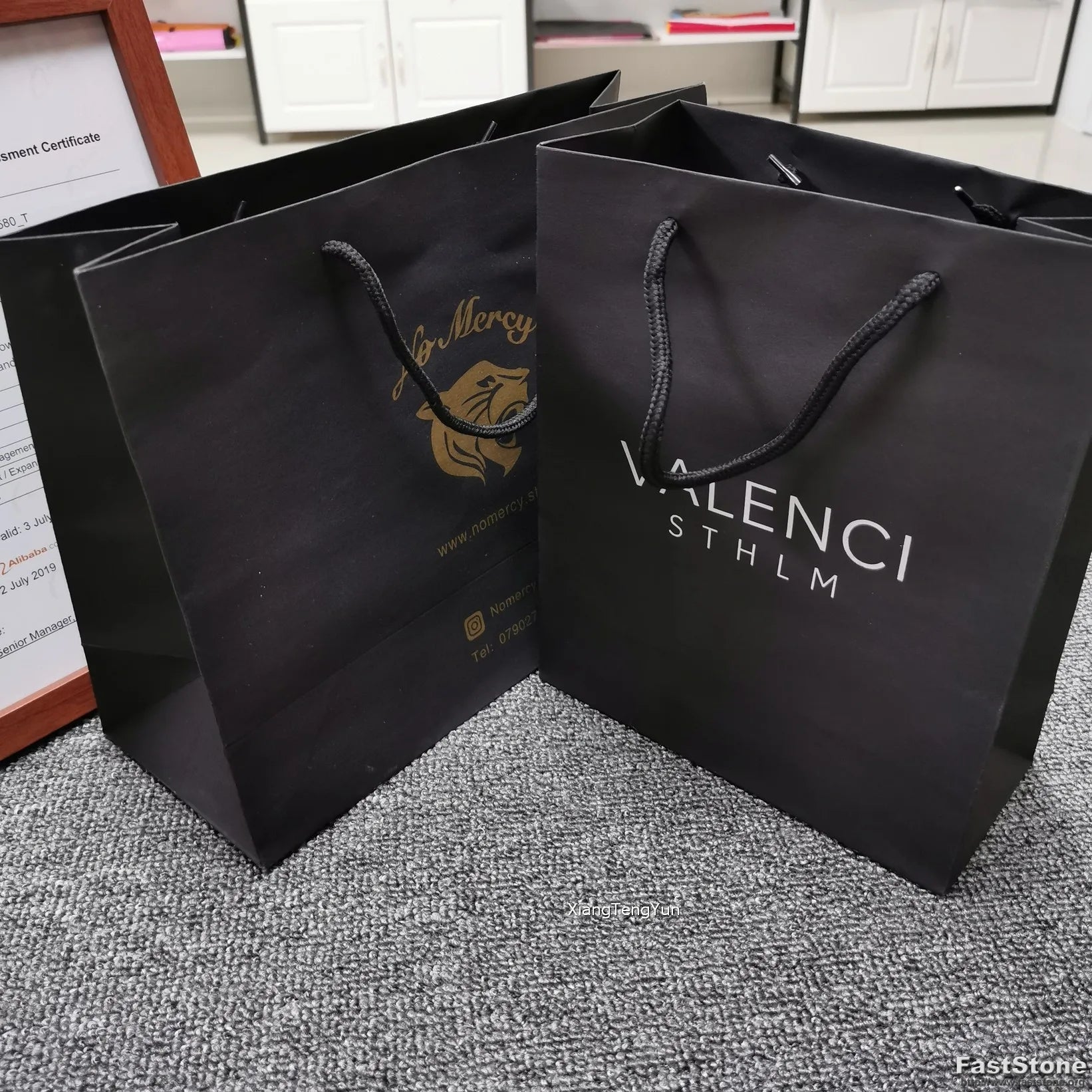 Personalized Recycled Handle Ribbon Paper Shopping Bag with logo Dealer Shopping Paper Bag Shopping Bag Custom logo
