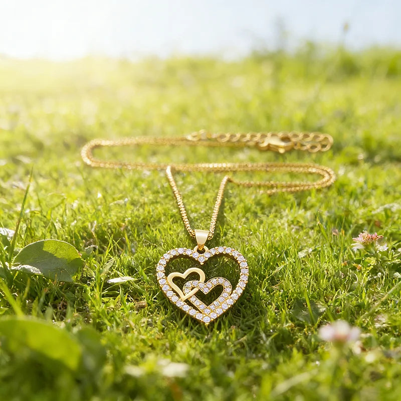 QIKU Light Luxury Heart Pendant Women Necklace Copper Cubic Zirconia Gold Color Charm Crystal Rhinestone Jewelry Romantic Gift