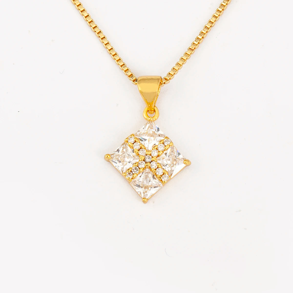 QIKU Vintage Luxury Geometric Pendant Necklace 18K Gold Plated Copper Link Cubic Zirconia Star Square Design Women Statement
