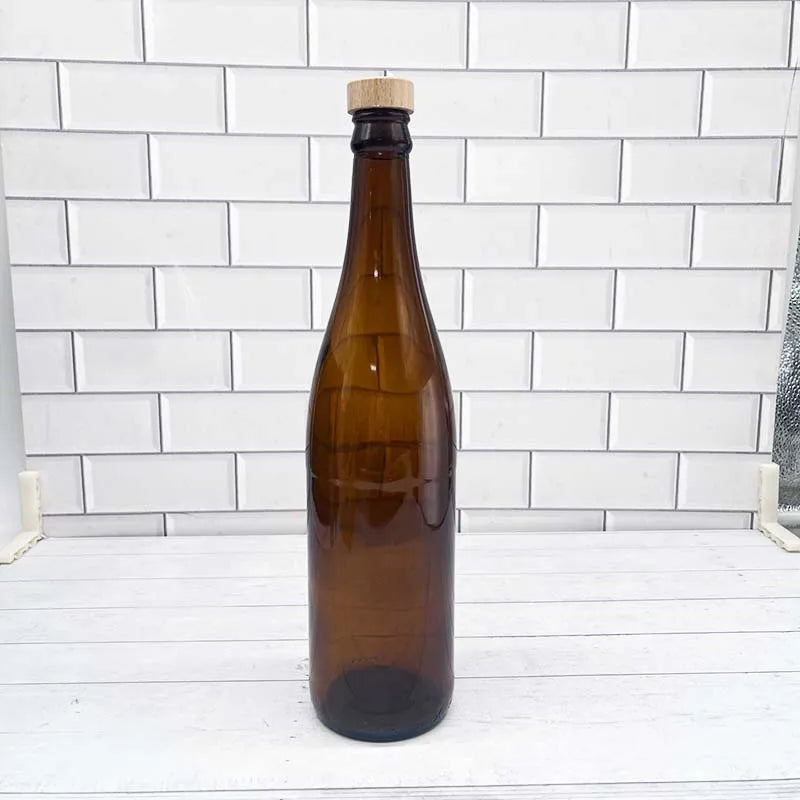 Custom 650ml Amber/Burgundy Glass Bottles with Screw Seal for Beverage Drinking Wine Thin Elegant Champagne-Style Wine Bottles