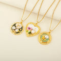 QIKU Wholesale Artificial Pearl Personalized Necklace Flower Designer Charm Gold Plated Jewelry for Women Wife
