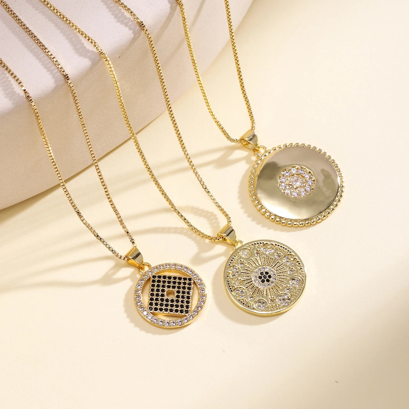 QIKU Iced Out Circular Pendant Necklace Gold Plated Geometric Copper Zircon Chain Trendy Street Style Fashion Jewelry