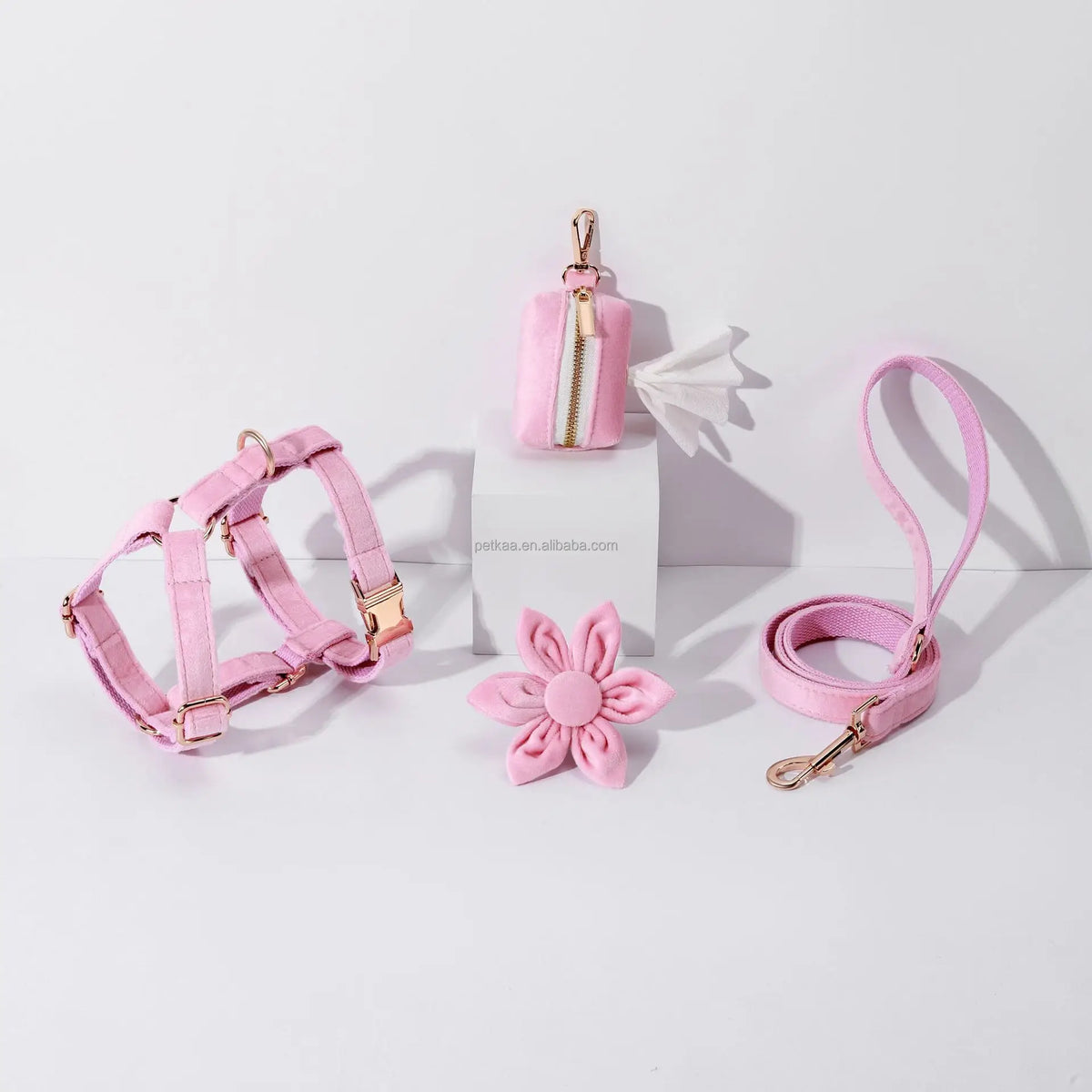 Crystal Pink Velvet Luxury Wholesale Customizable Personal LOGO Pet Dogs Harness Set No Pull Leash Collar Style Comfortable MegaBDM