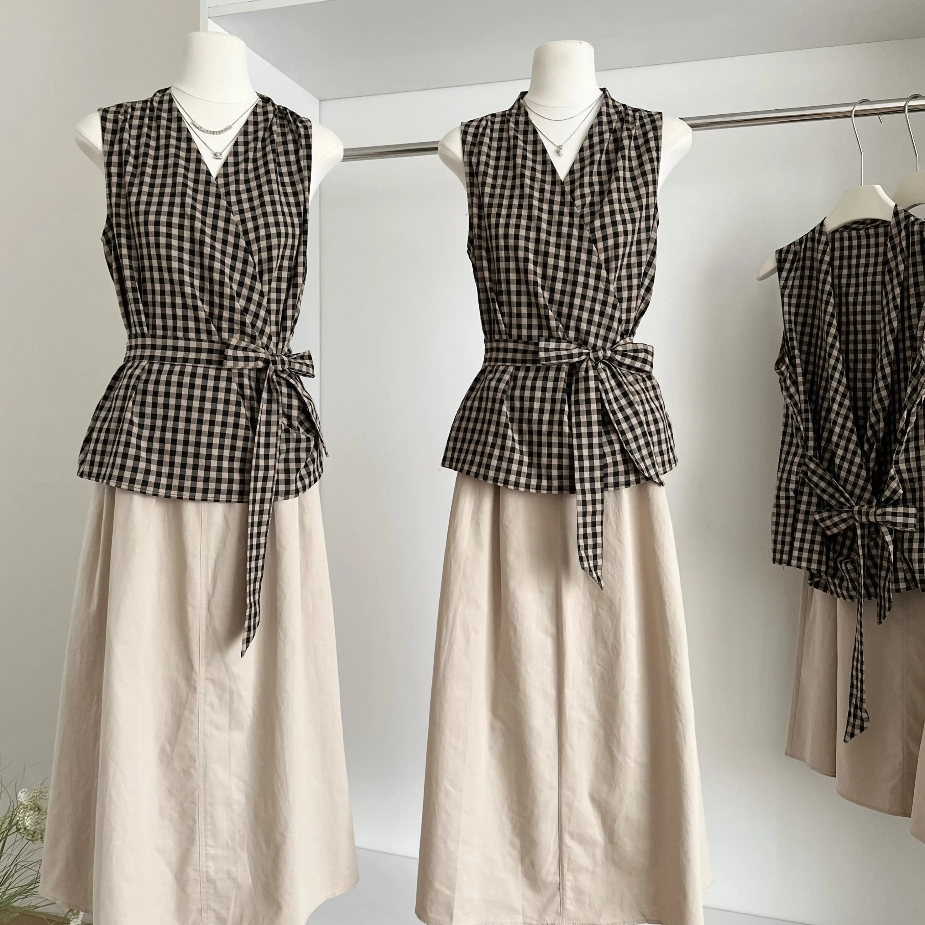 Women's Vintage Sets V-Neck Sleeveless Tunic Bandage Top And High Waist Plaid Hand-Painted Slim Skirts Set Clothing Wholesale