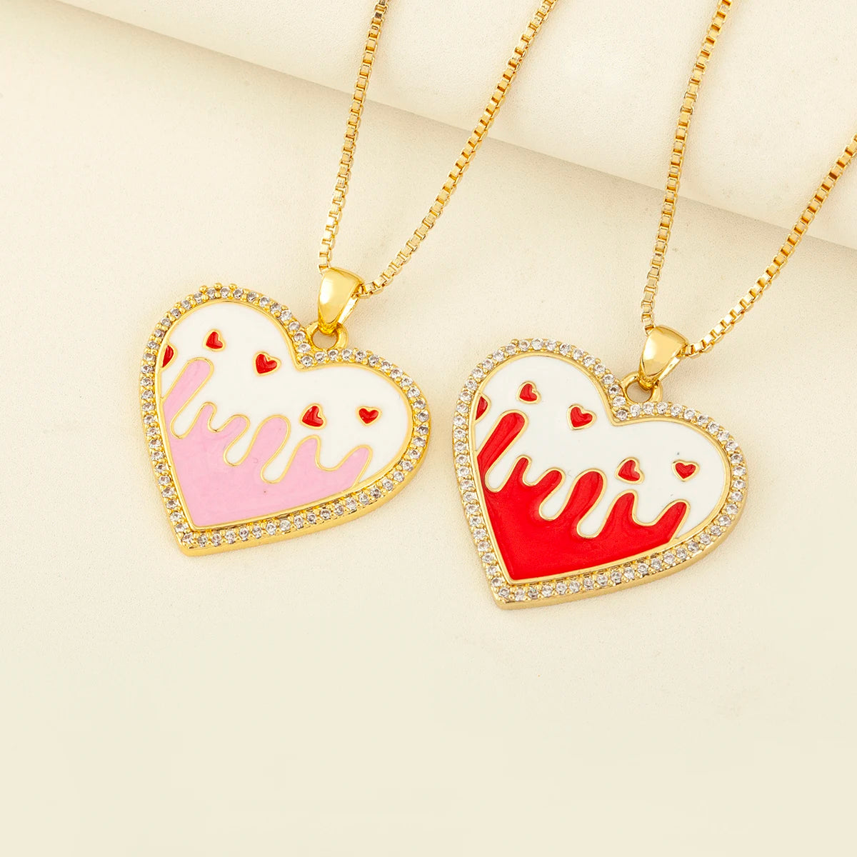 QIKU Wholesale Enamel Heart Valentine Dainty Jewelry Elegant European Copper Cubic Zirconia Necklace for Women