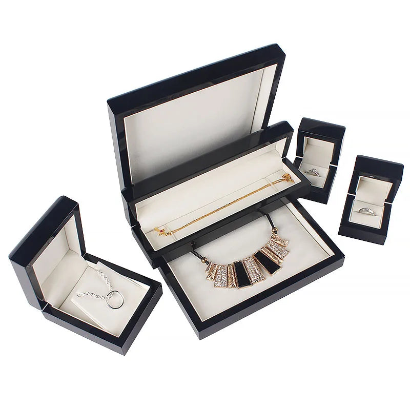 Wholesale OLAI Black Glossy Lacquer Luxury Wood & PU Leather Jewelry Box with Custom Logo for Pearl Necklace Pendant Storage