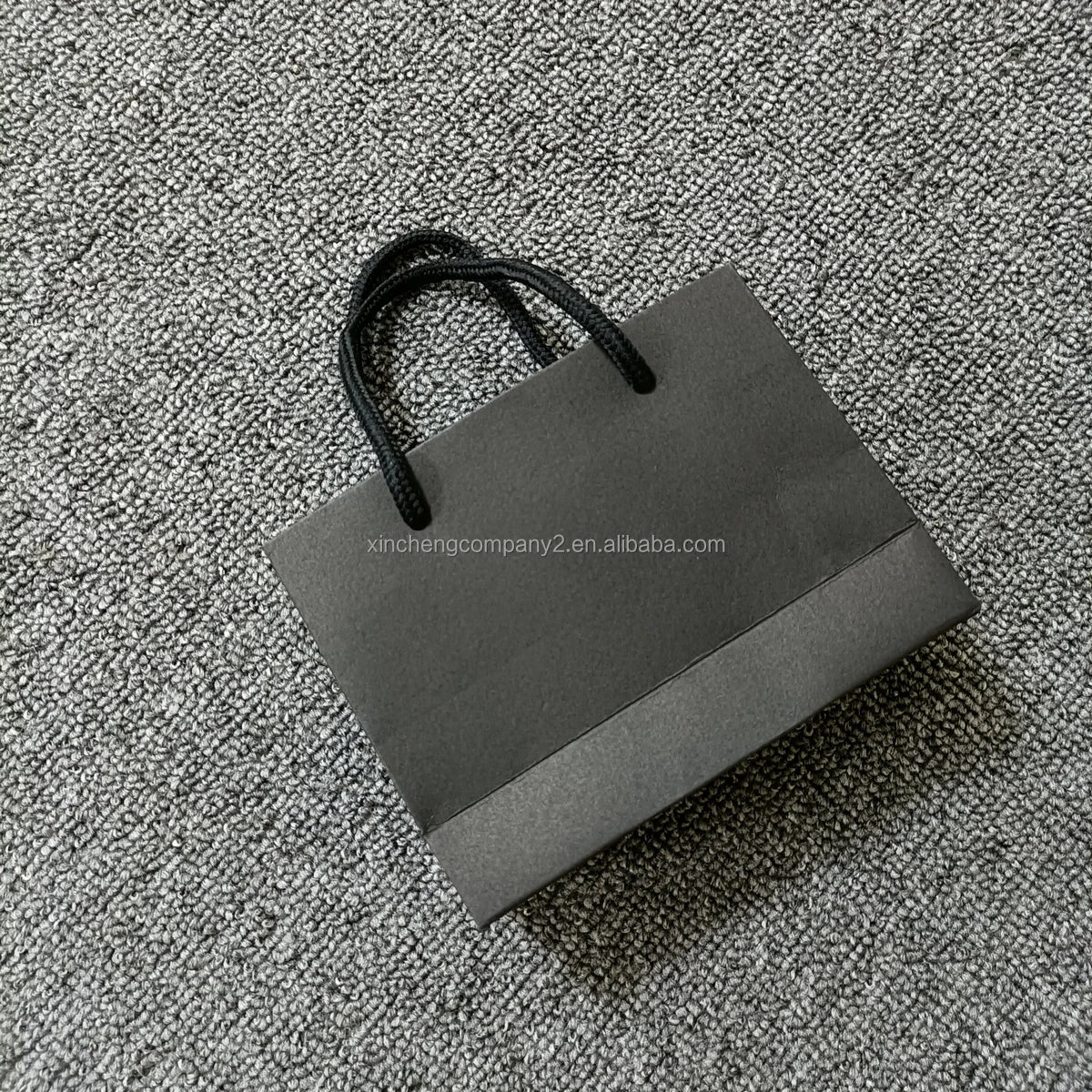 Hot Selling EXW Price Handle Ribbon Paper Shopping Bag with logo Dealer Shopping Paper Bag Shopping Bag Custom logo