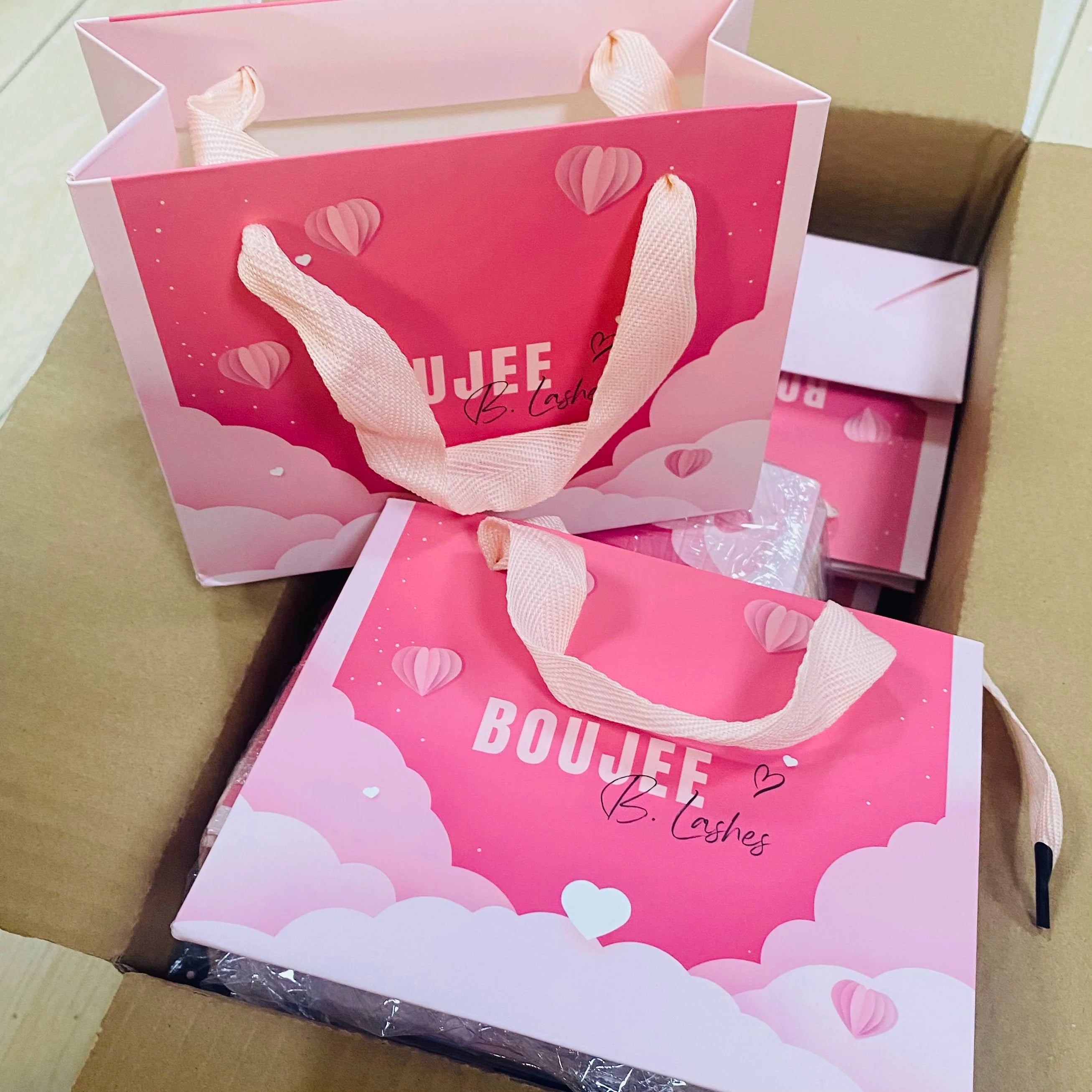 Custom Gift Bags Luxury Boutique Perfumes Packaging  Wedding Small Jewelry Paper Bag With Handles