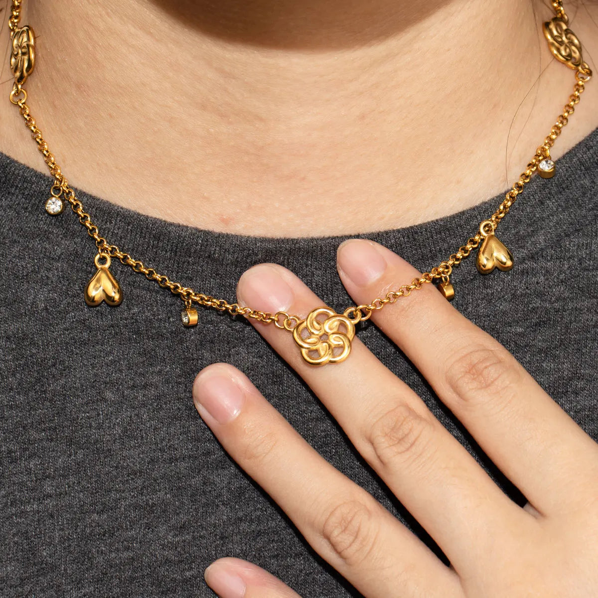 Hot Selling 18k Gold Plated Vintage Heart Flower Zircon Tassel Necklace for Women Jewelry Stainless Steel Heart Necklaces