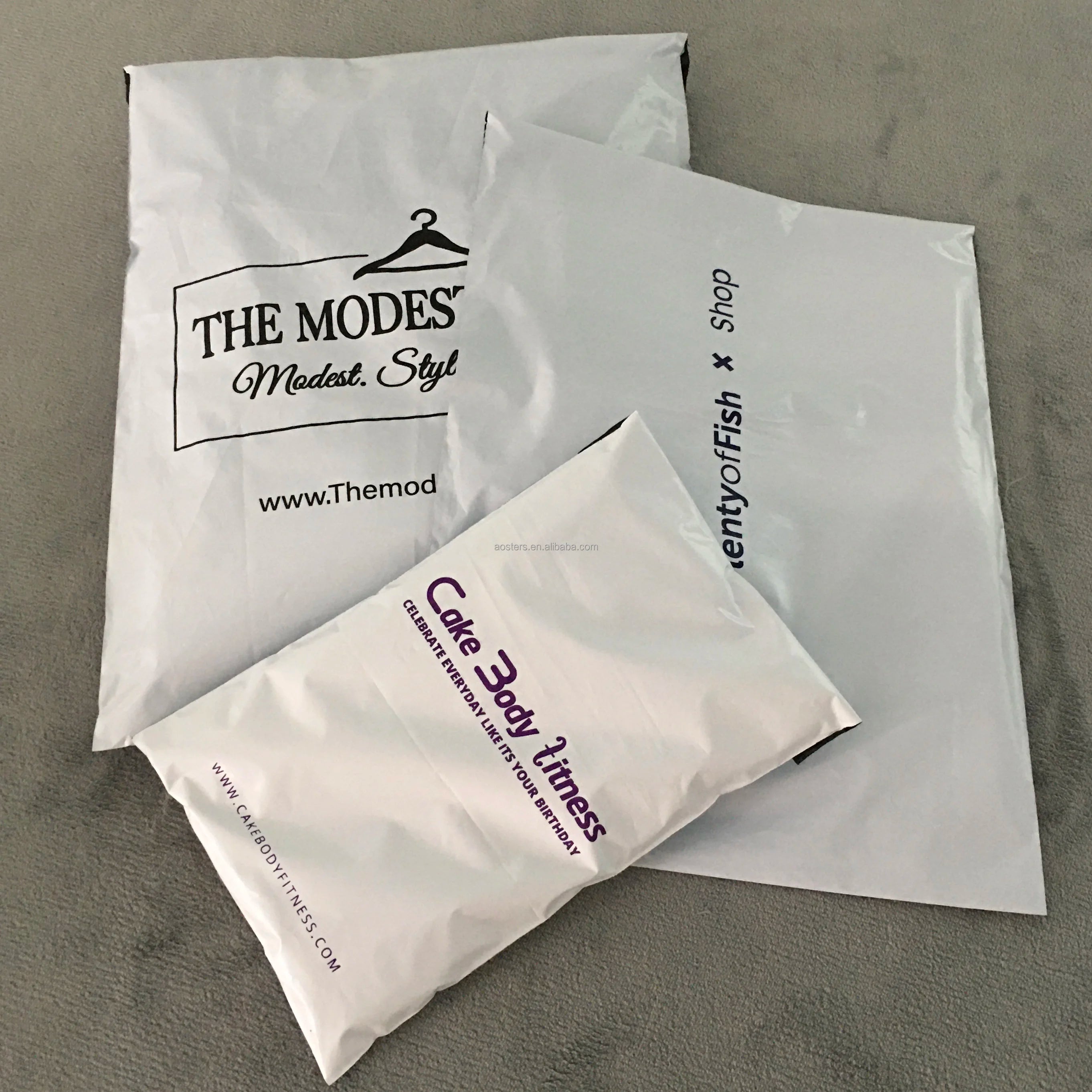 Wholesale Low MOQ Sustainable Handle Shipping Bags Waterproof White Mailer Bag with Self-Adhesive for Clothes