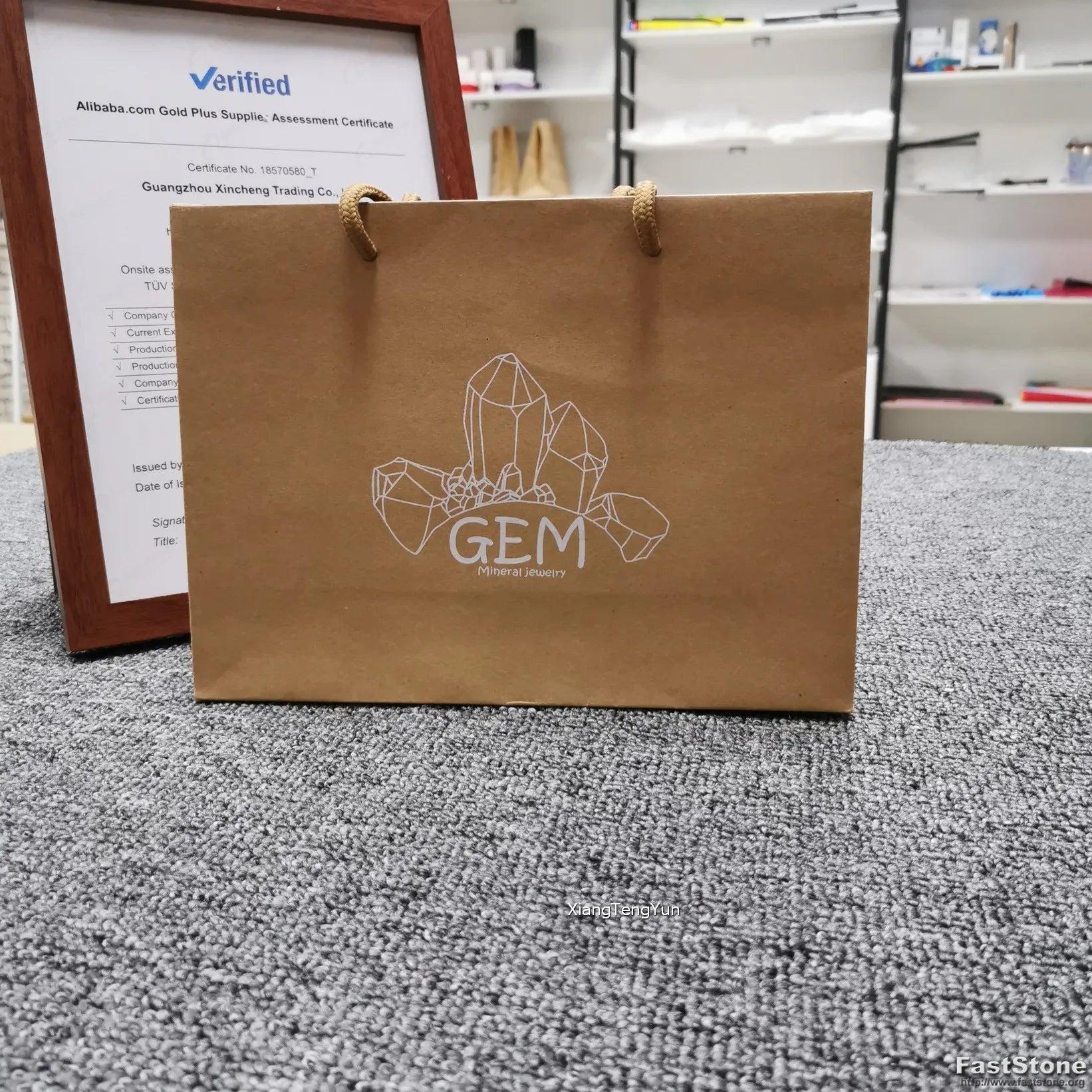 Personalized Eco-friendly Handle Ribbon Paper Shopping Bag with logo Dealer Shopping Paper Bag Shopping Bag Custom logo