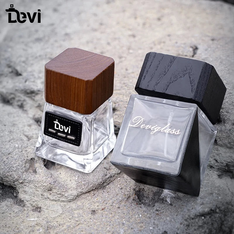 Wholesale 100ml Flat Glass Perfume Bottle with Wood Cap Custom Square Series Pump Sprayer Sealing Type