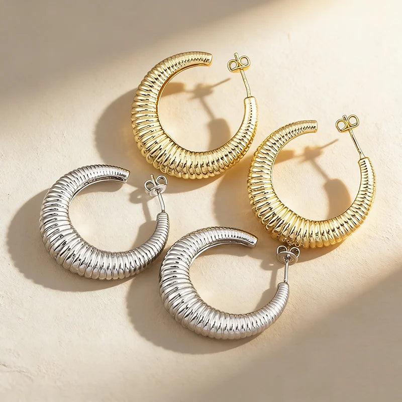 QIKU Fashion 18K Gold Plated Chunky Spiral U Shape Hoop Earrings Jewelry Accessory Punk Design Women Party Birthday Jewelry Gift