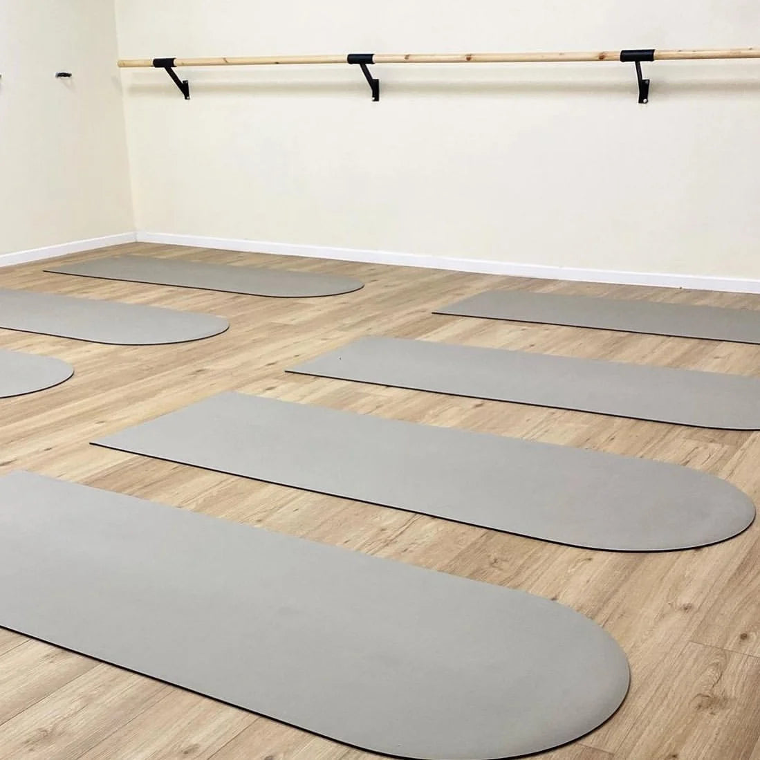 Natural Rubber PU Yoga Pilates Mats 5mm Durable Non Slip Arched Oval Curve Yoga Mat for Home Workout