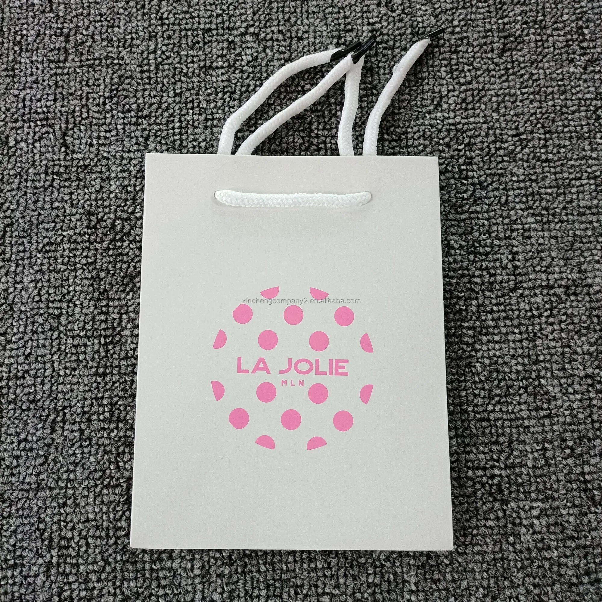 Wholesale Elegant Kraft Black Paper Shopping Bag with logo Dealer Shopping Paper Bag Shopping Bag Custom logo