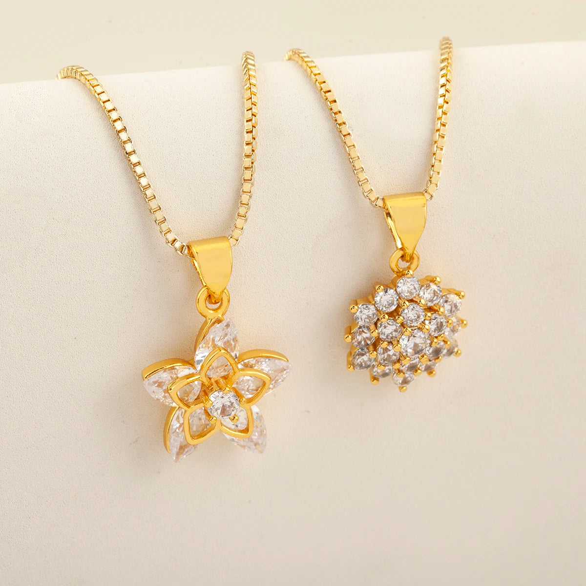 QIKU Copper Geometric Star Flower Link Chain Pendant Necklace Zircon Jewelry Birthday Gift for Her Daily Wear
