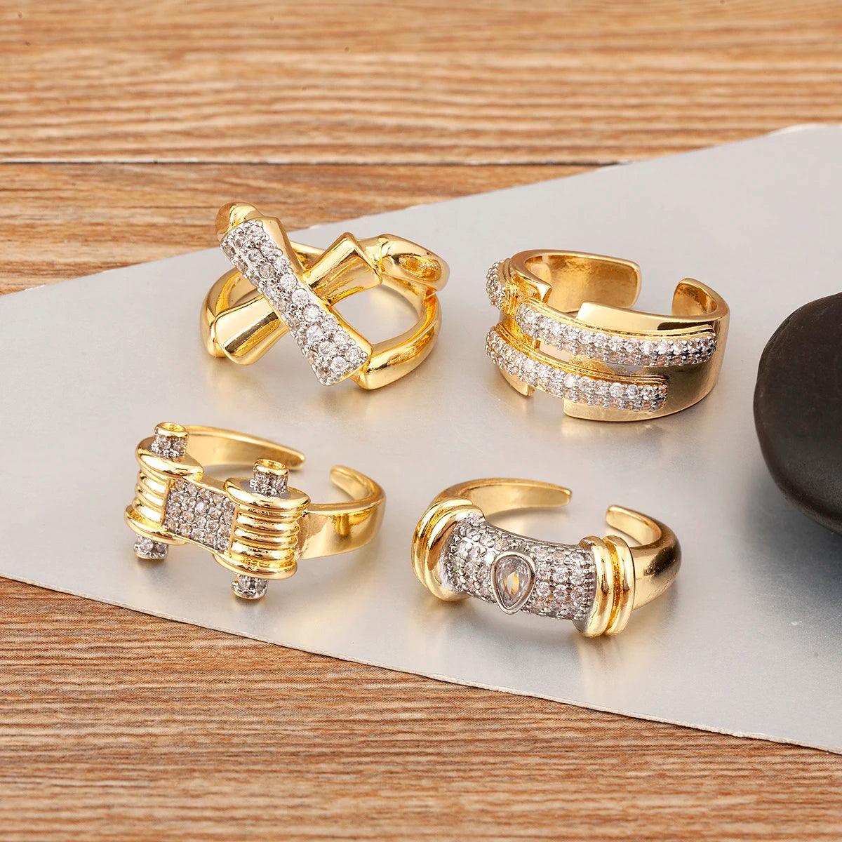 QIKU Luxury Gold Plated Statement Fashion Rings Set Wholesale Shiny Copper Jewelry for Women's Daily Wear
