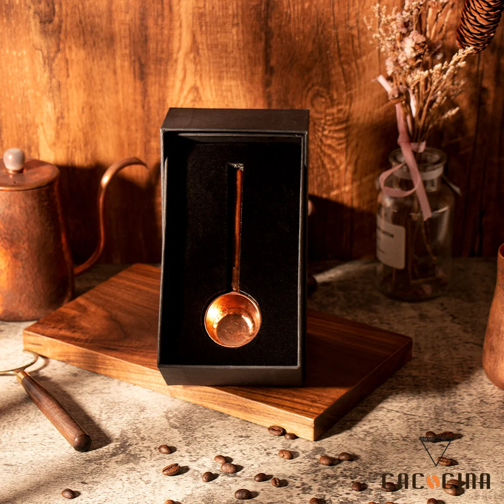 Wholesale Vintage Hammered Pattern Long Wooden Handle Handheld Reusable Coffee Bean Scoop Golden Measuring Spoon 10g Spoon MegaBDM
