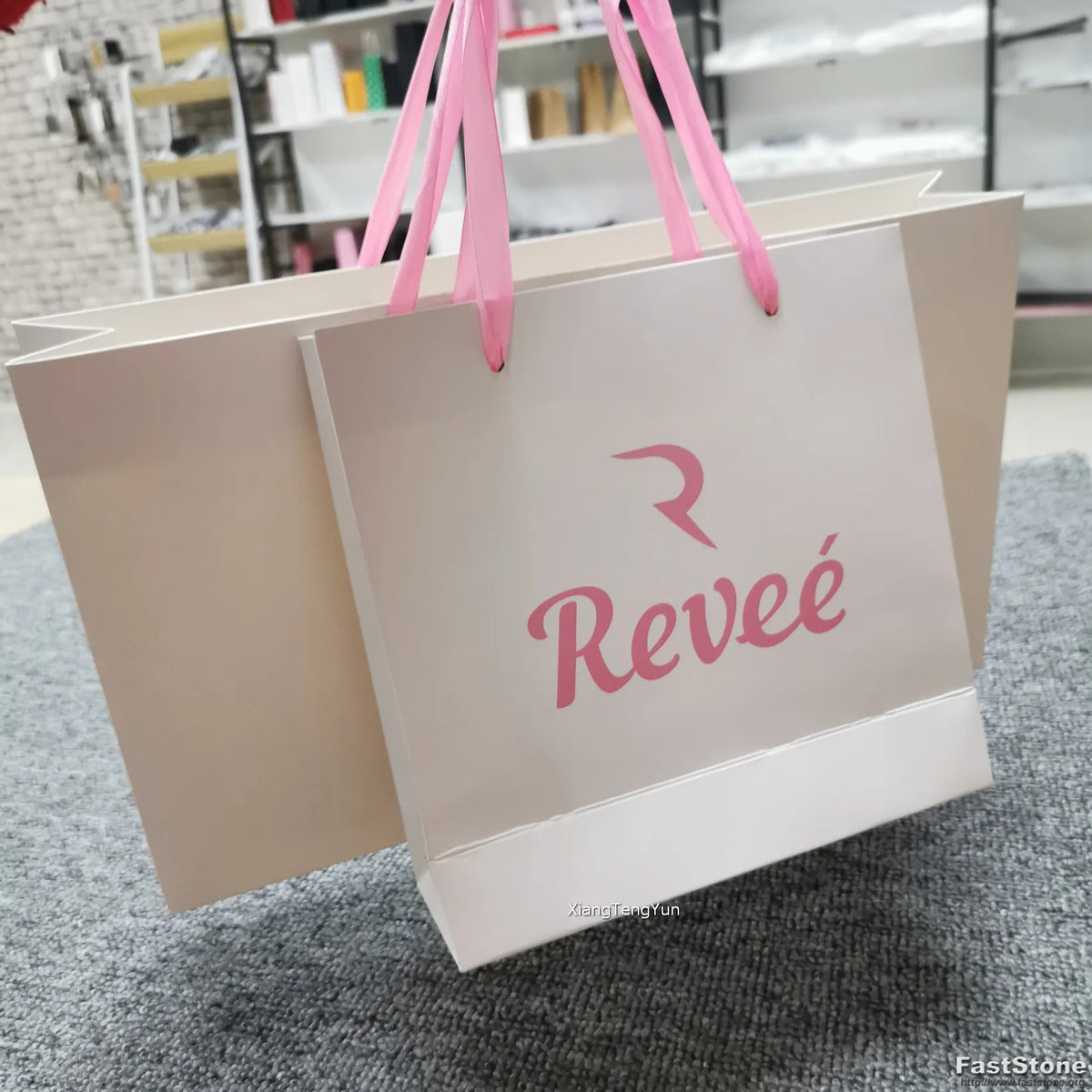 Custom Logo Print Recyclable Luxury Gift Kraft Shopping Cardboard Paper Bags Clothing Packaging Silk Screen Printing Ribbon MegaBDM