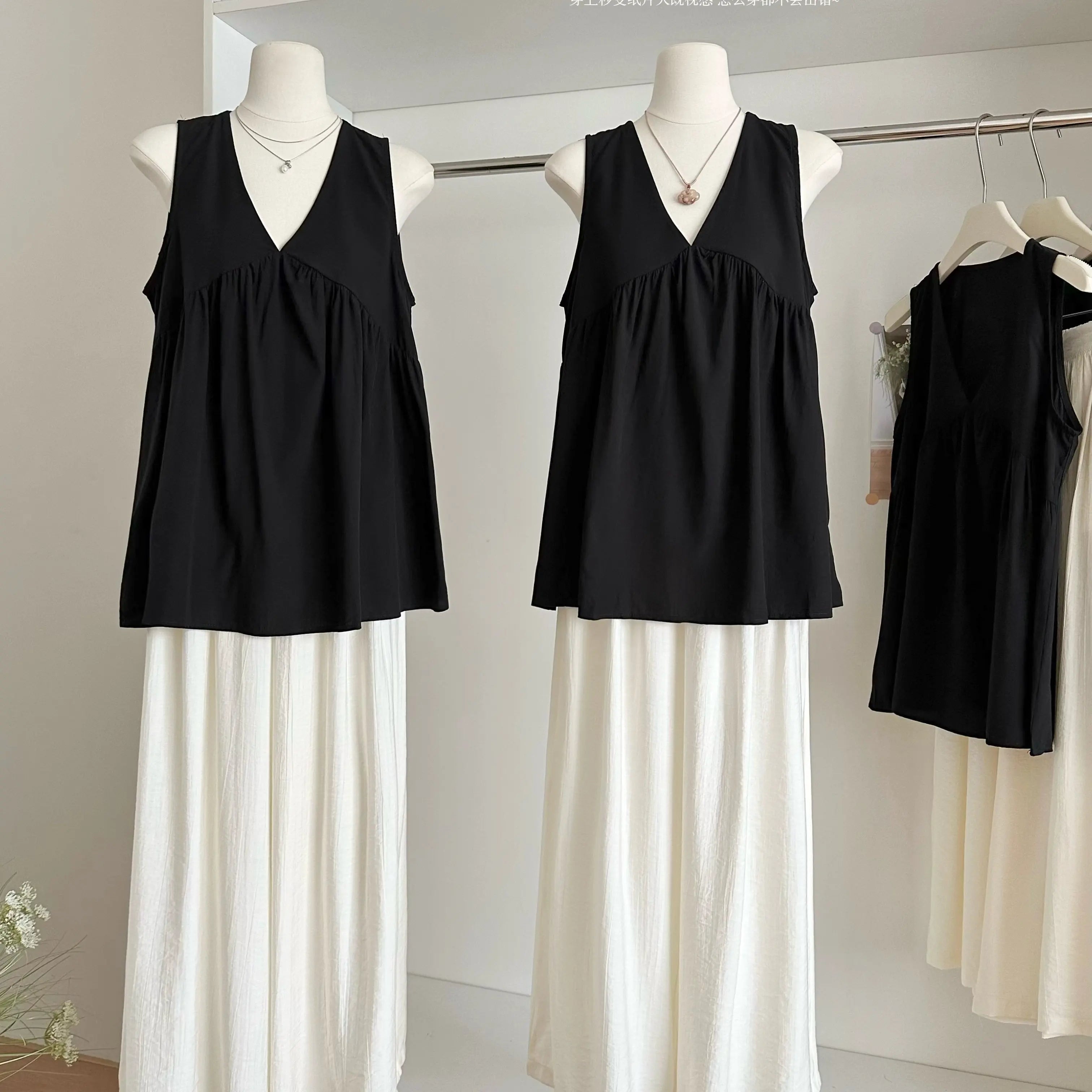 Women's Basics Loose Sets V-Neck Sleeveless Top And High Waist Set Jogging Suits Wholesale