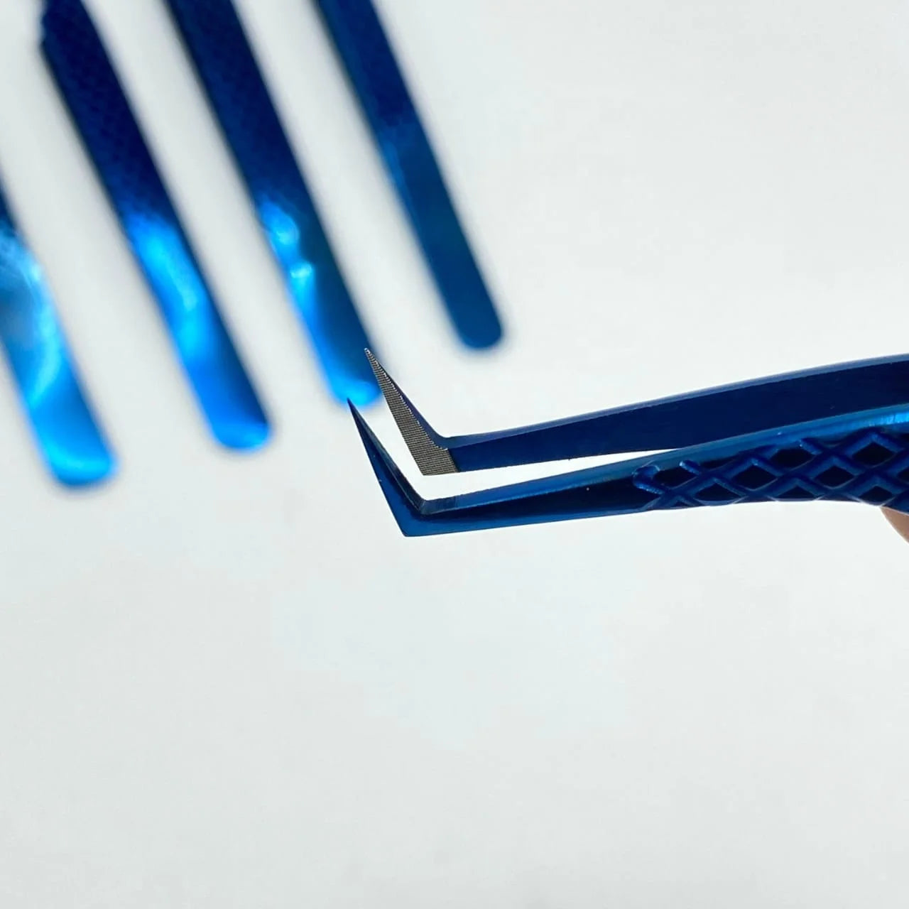 Blue Plasma Eyelash Extension Tweezers Sustainable Diamond Cut Handle Stainless Steel Tweezers Custom Logo Fiber Tip Tweezer Set