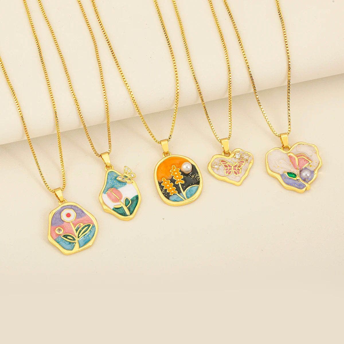 QIKU Trendy Gold Plated Copper Unique Floral Butterfly Pendant Necklace Delicate Nature Inspired Animal Themed Unisex Jewelry