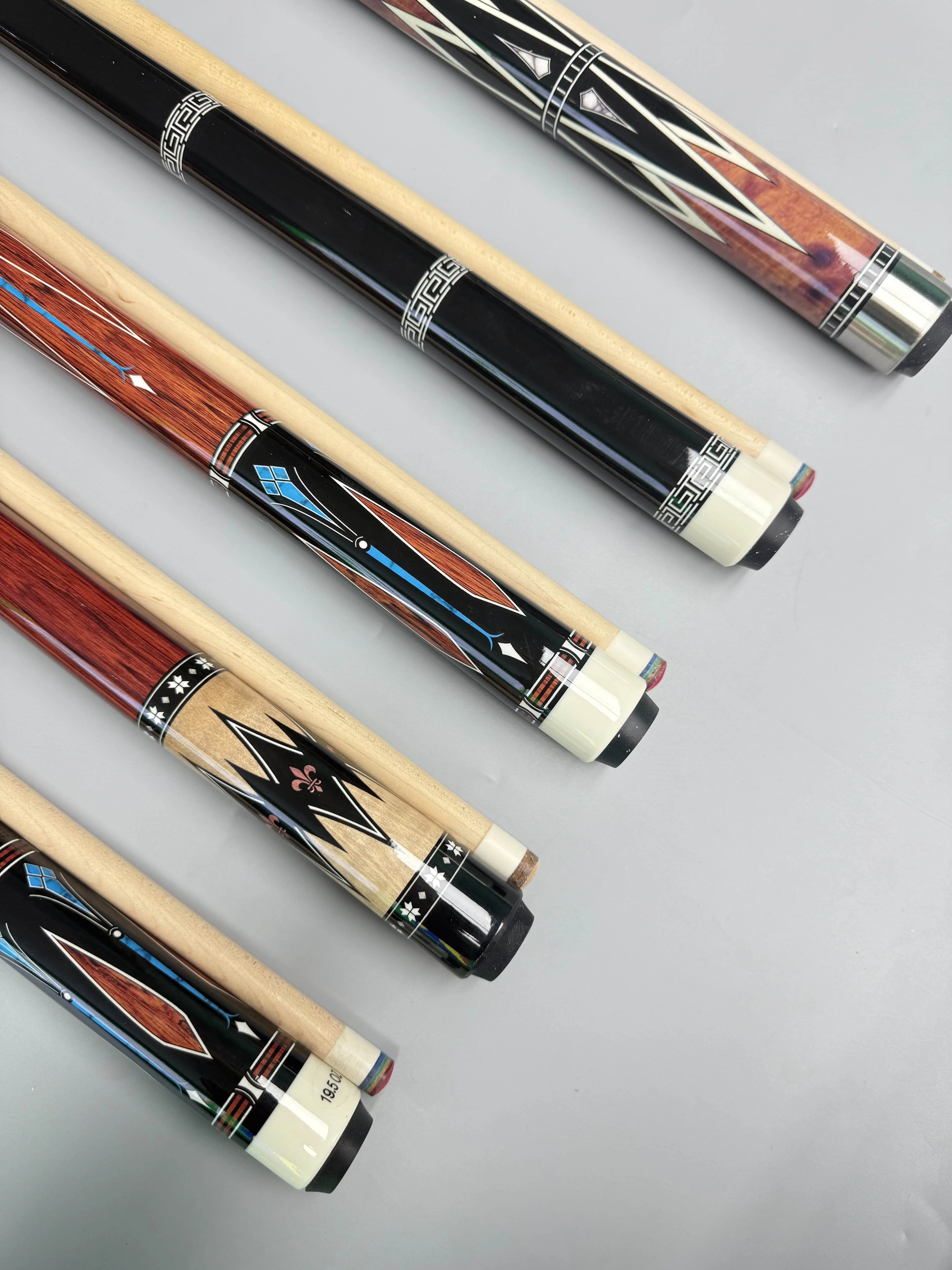 High Quality Durable Maple Wood Pool Cue with Radial Joint Wooden Shaft 2-Piece Extension 19oz Weight 12.5mm Tip Diameter