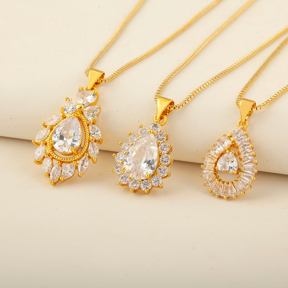 QIKU Gold Plated Drop Pendant Necklace Teardrop CZ Water Drop Chain Personalized Vintage Cubic Zirconia Jewelry for Daily Wear