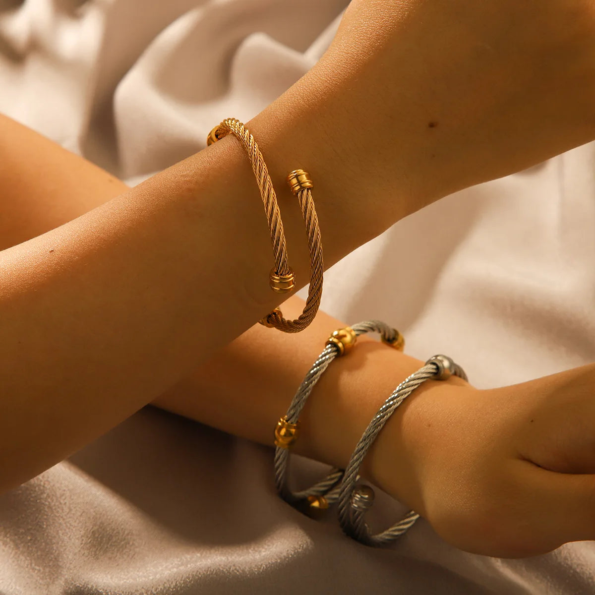 New Fashion Stainless Steel  Bracelet Hip Hop Titanium Steel Bracelet High-end Hand Jewelry Femme