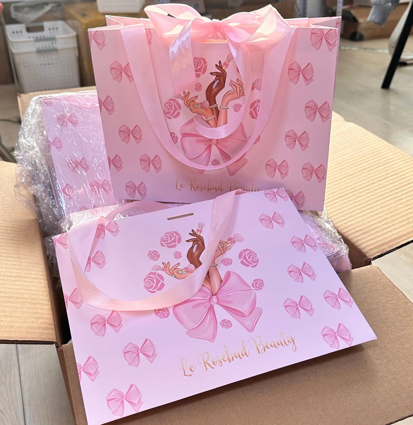 2025 Wholesale Custom Paper Bags With Logo Pink  Makeup Paper Bag and Jewlery Shopping Bag