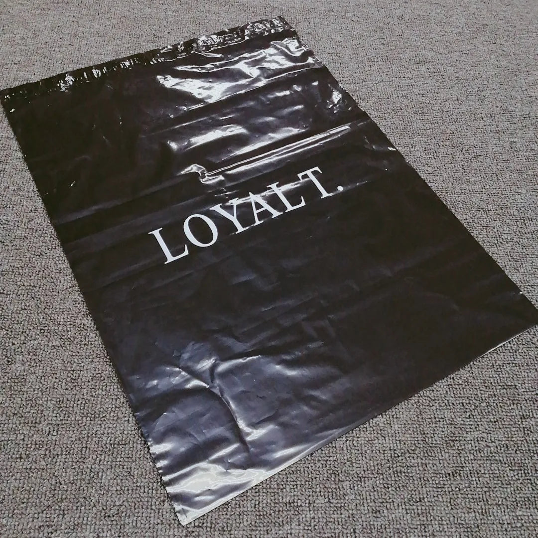 Low MOQ Eco-friendly Handle Shipping Bags Waterproof White Mailer Bag with Self-Adhesive for Clothes