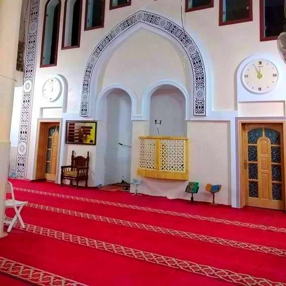 3D Printed Nylon Wool Terylene Carpet Roll Red Design Prayer Carpet for Mosque Durable Polyester Material Customized Design Size