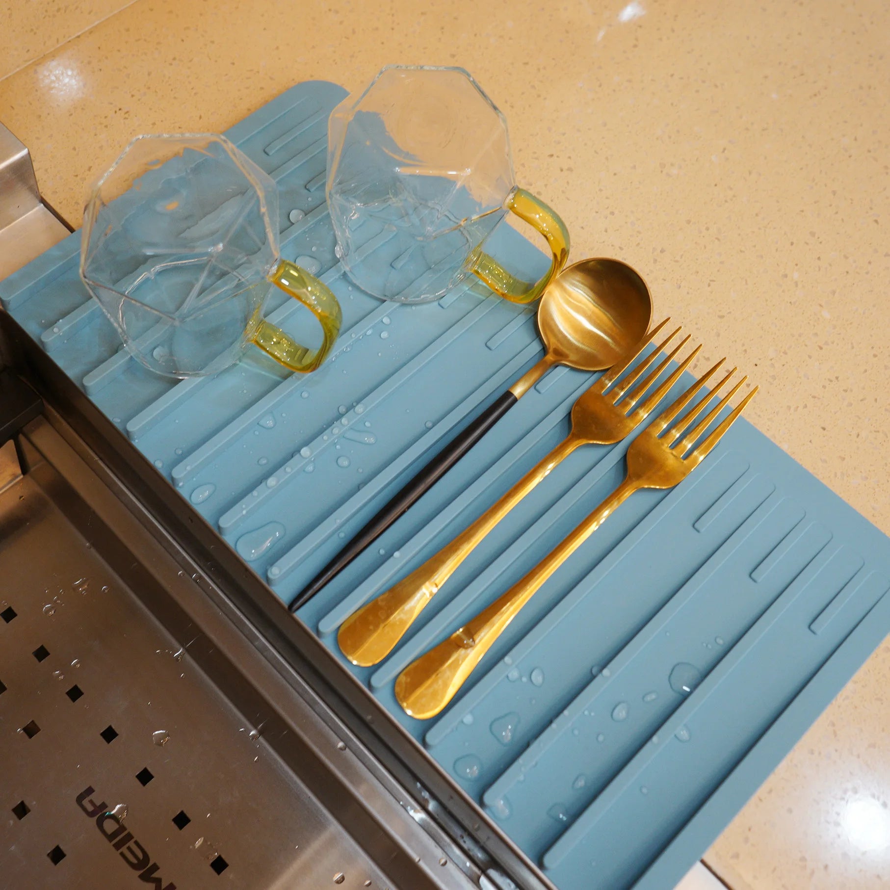 TYZN Heat- Resistant Under Sink Silicone Dish Drain Mat for Kitchen